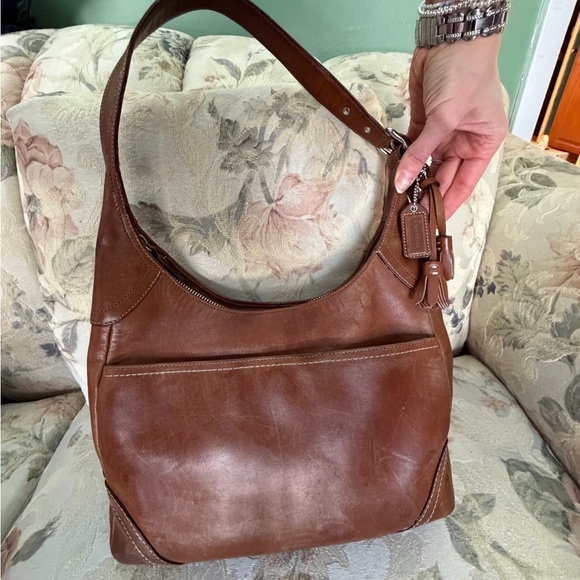 Coach. Elegant Brown Leather Shoulder Bag - Picture 3 of 15
